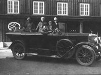 Kinderheim_ErstesAuto_SW_1927-1920w